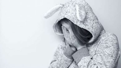 Donna colpita da depressione post-partum
